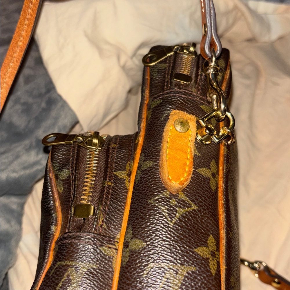 Louis Vuitton Authentic Monogram Amazon Crossbody… - image 7